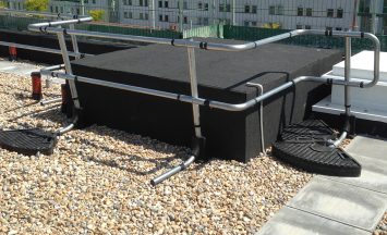 MOBILE GUARDRAIL EDGE PROTECTION